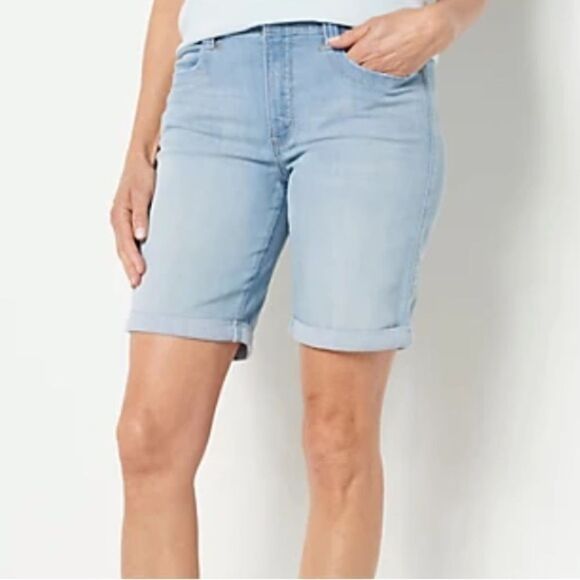 NYDJ Higher Rise Lightweight Denim Ella Shorts- Charmed 10 NWT IN PKG - Picture 1 of 7